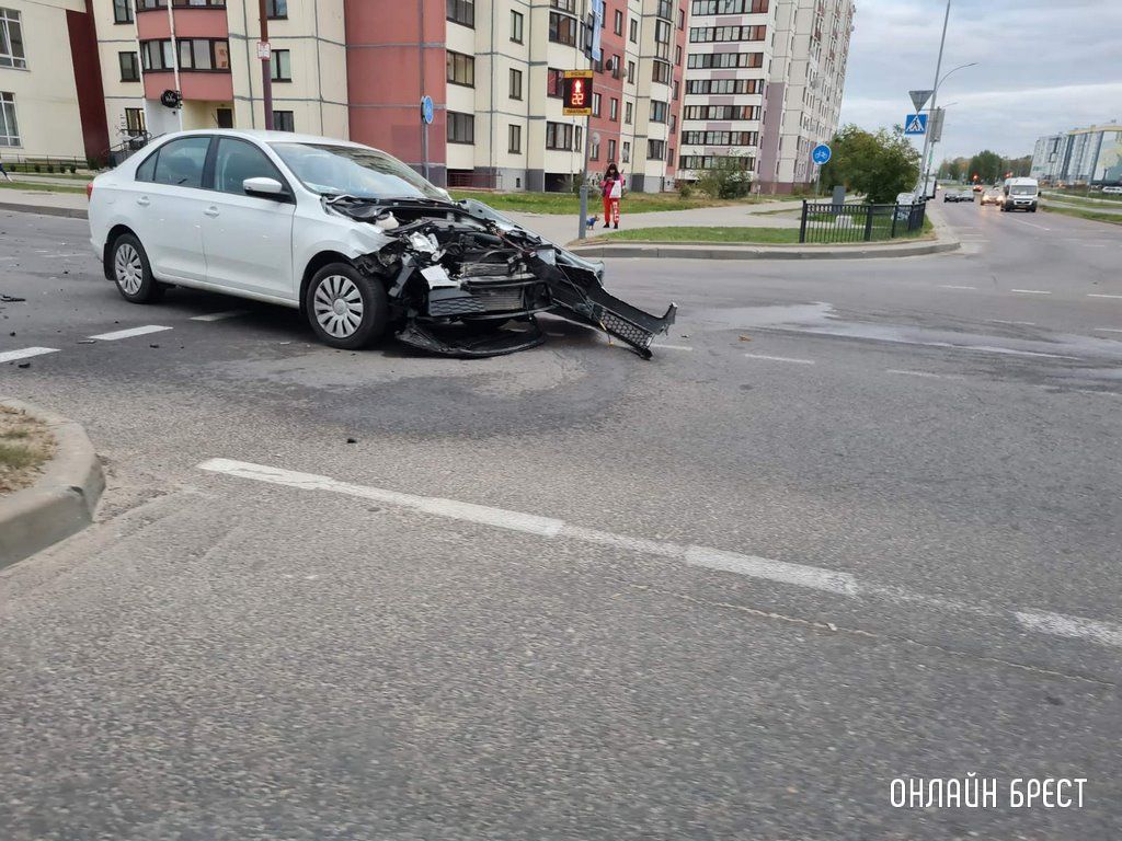 Читатель: В Бресте на перекрестке улиц Махновича-Грюнвальдская произошло ДТП