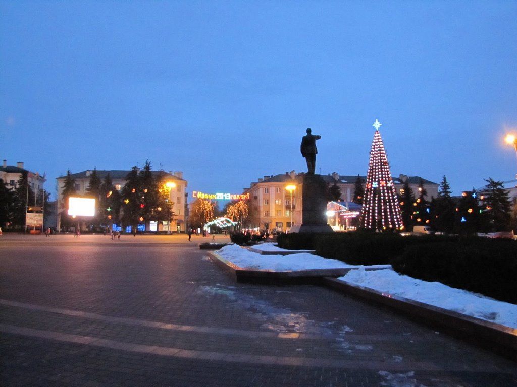 Главные ёлки Бреста в разные годы