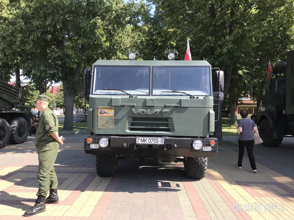 Читатель: Сегодня в Кобрине. Выставка военной техники