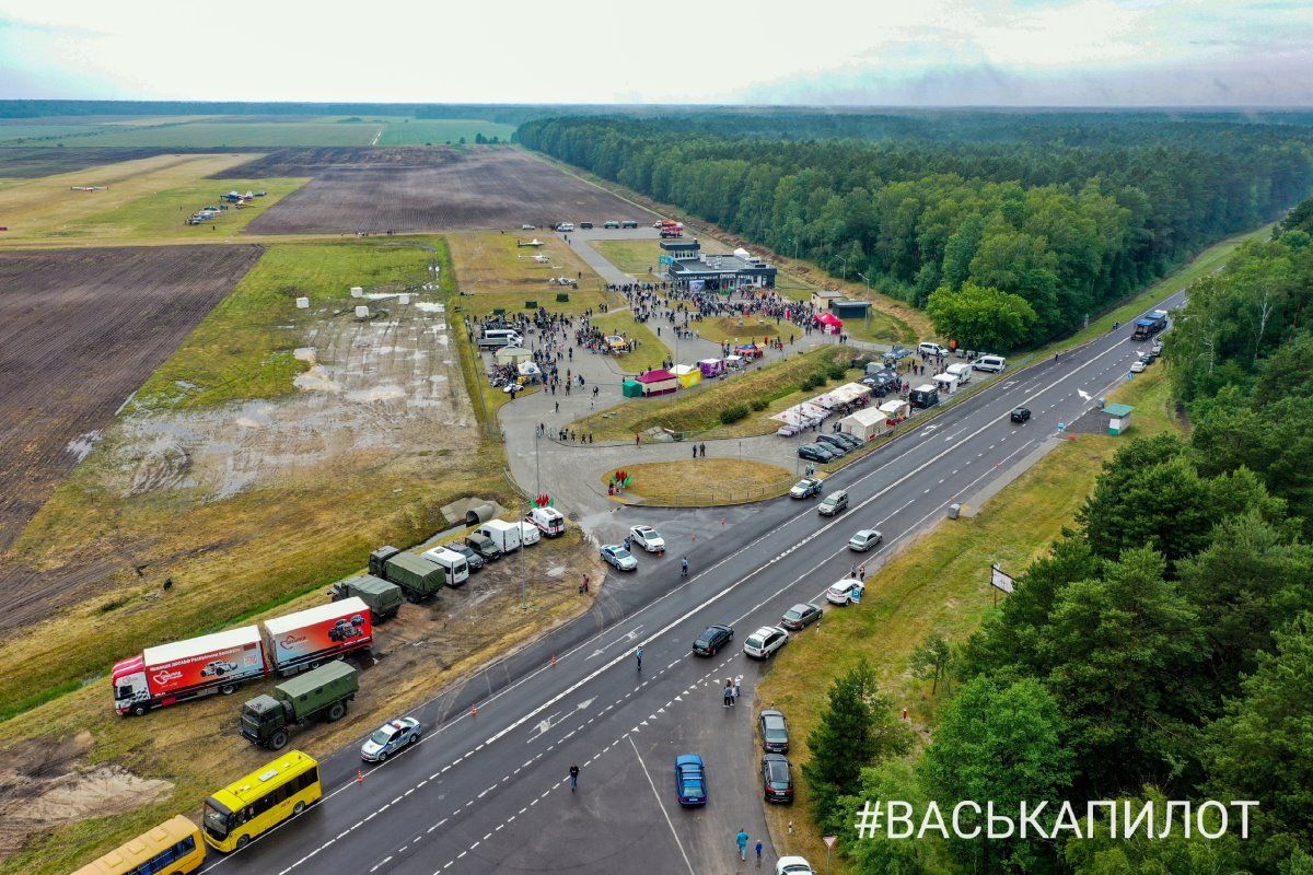 Смотрите с высоты! Фигуры высшего пилотажа и открытие аэродрома под Брестом