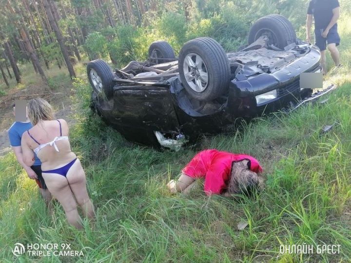 Первые кадры после ДТП, которое произошло в Брестской области под Малоритой