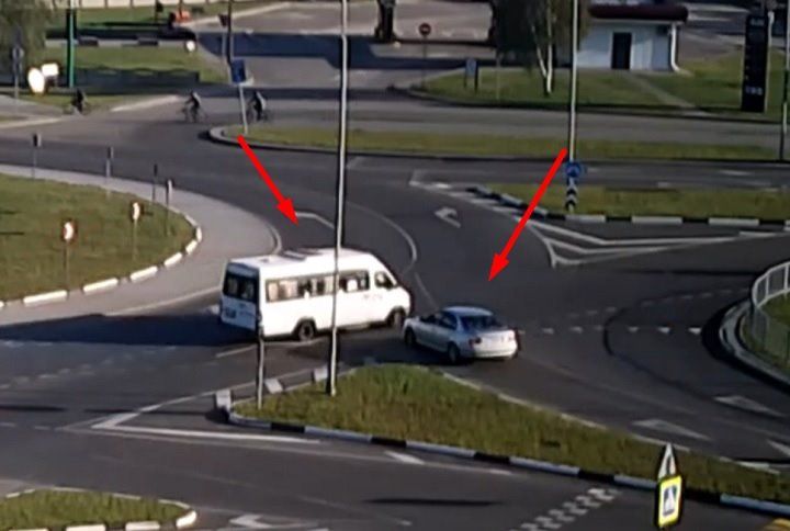 Маршрутка попала в ДТП на Вульковском кольце в Бресте