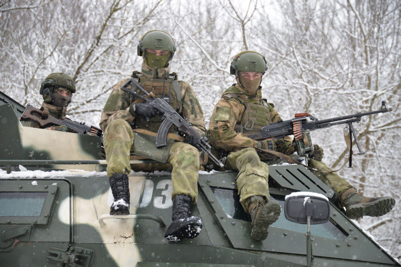 Брестские десантники поздравляют всех с первым снегом и желают отличных выходных