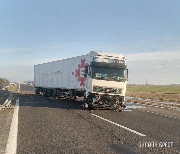 Читатель: ДТП на М1 возле Кобрина