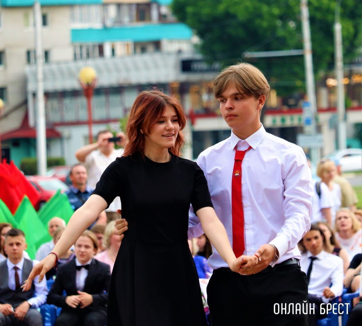 Читатель: Школьный вальс на празднике выпускников Московского района г. Бреста