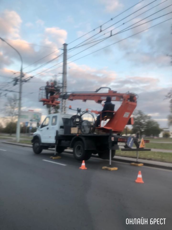 Читатель: Кто-нибудь знает, что происходит на Московской возле ледового?