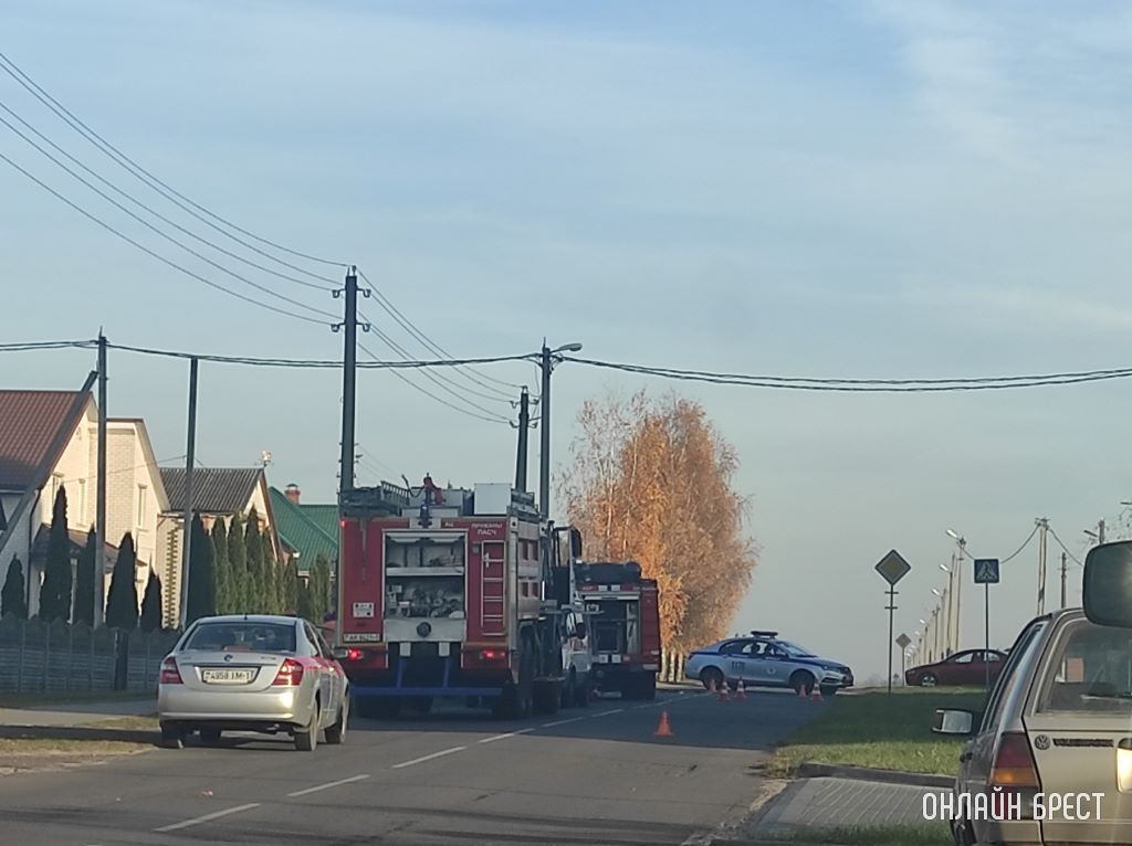 Очевидец: В Пружанах сильно столкнулись автомобили