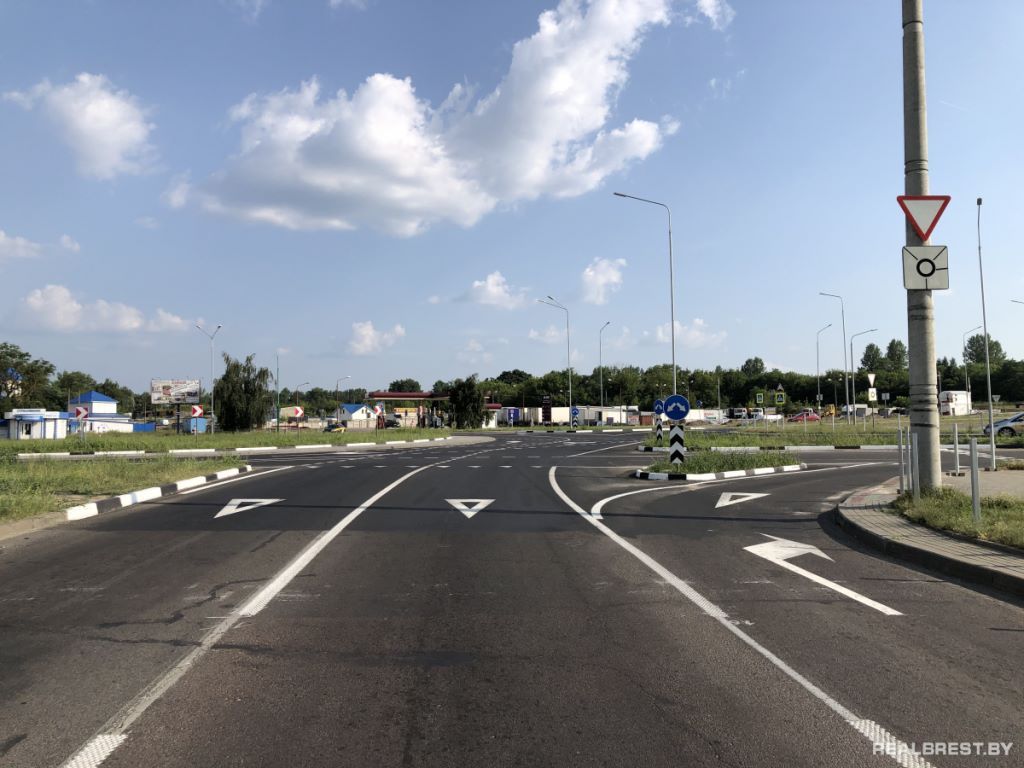 На Вульковском кольце в Бресте нанесли разметку и установили дорожные знаки