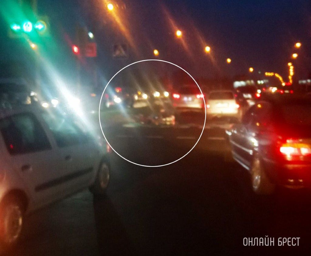 Очевидец: Сбили велосипедиста. Крайняя левая полоса перед Гребным в город