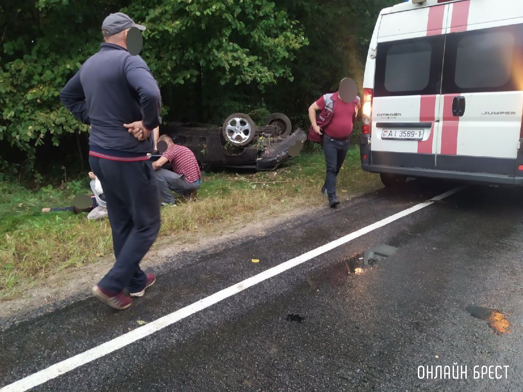 На автодороге Дрогичин-Белоозерск, возле деревни Старомлыны произошло серьезное ДТП