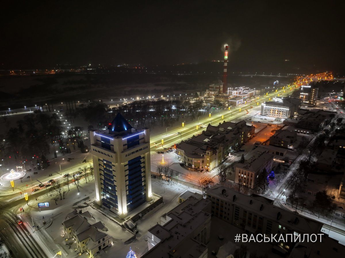 Главная ёлка Бреста и немного снежного города