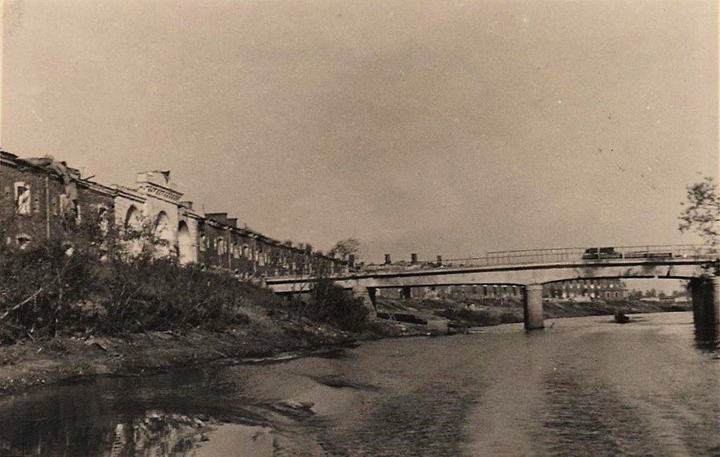 Как было раньше: редкий вид на Трехарочные ворота Брестской крепости