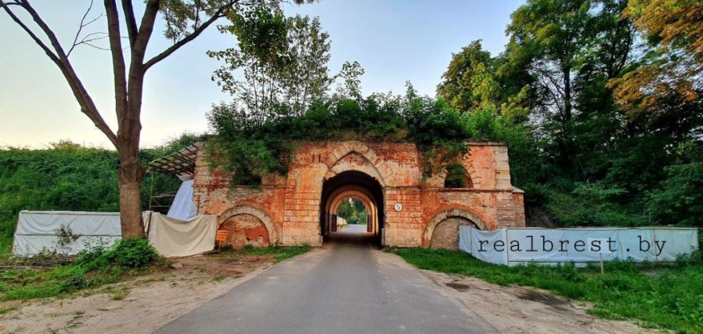 В Брестской крепости продолжается реставрация Южных ворот