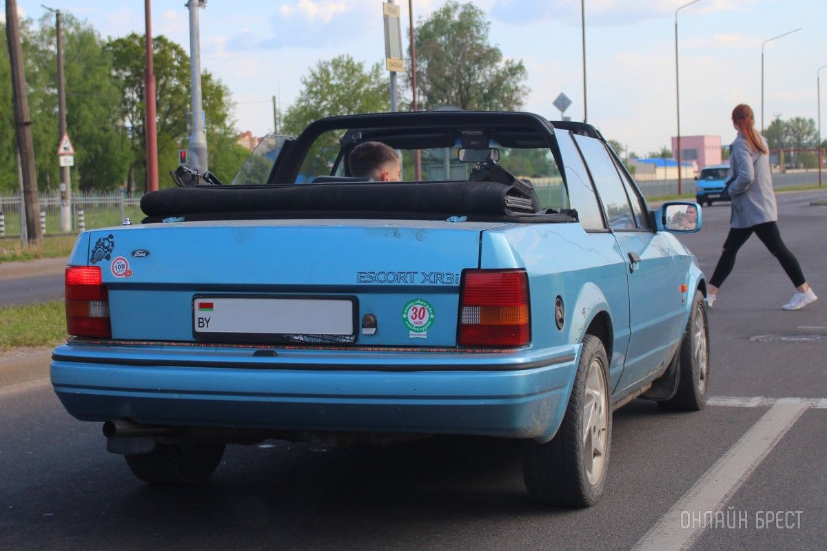 Читатель: Интересный автомобиль на дорогах Бреста. Ford Escort XR3i Cabriolet