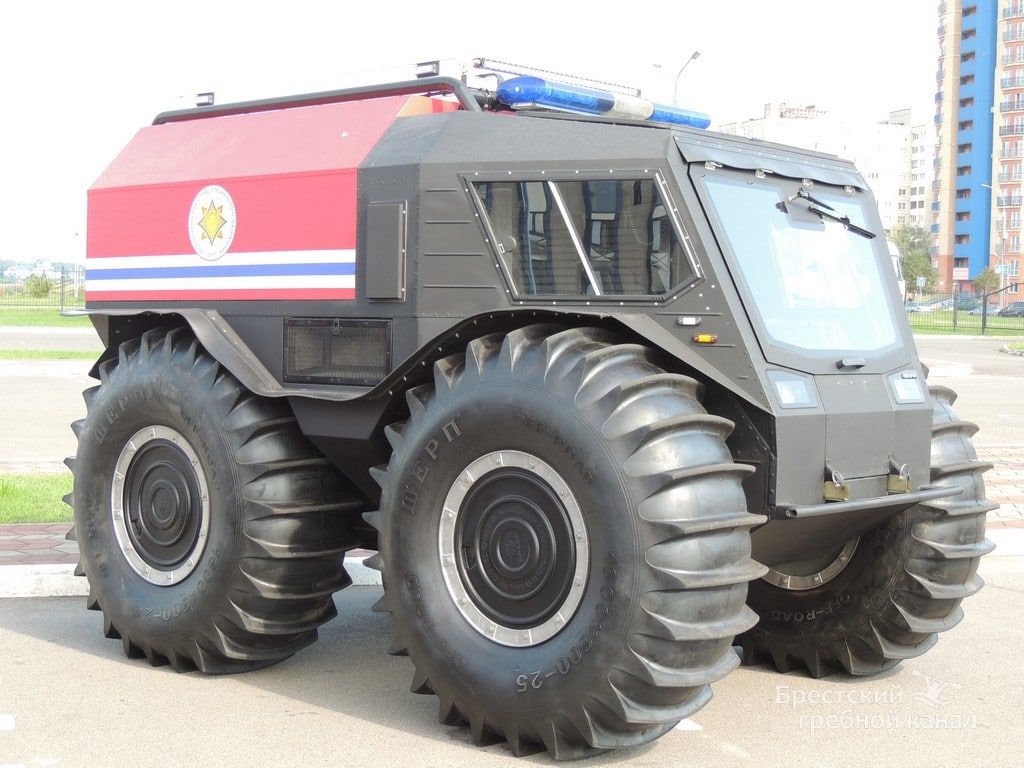 В Бресте на парковке Гребного канала собирается пожарная техника