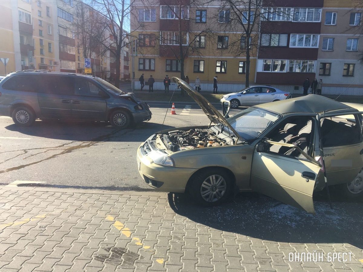 Появилось видео, как сегодня произошло ДТП на Партизанском в Бресте