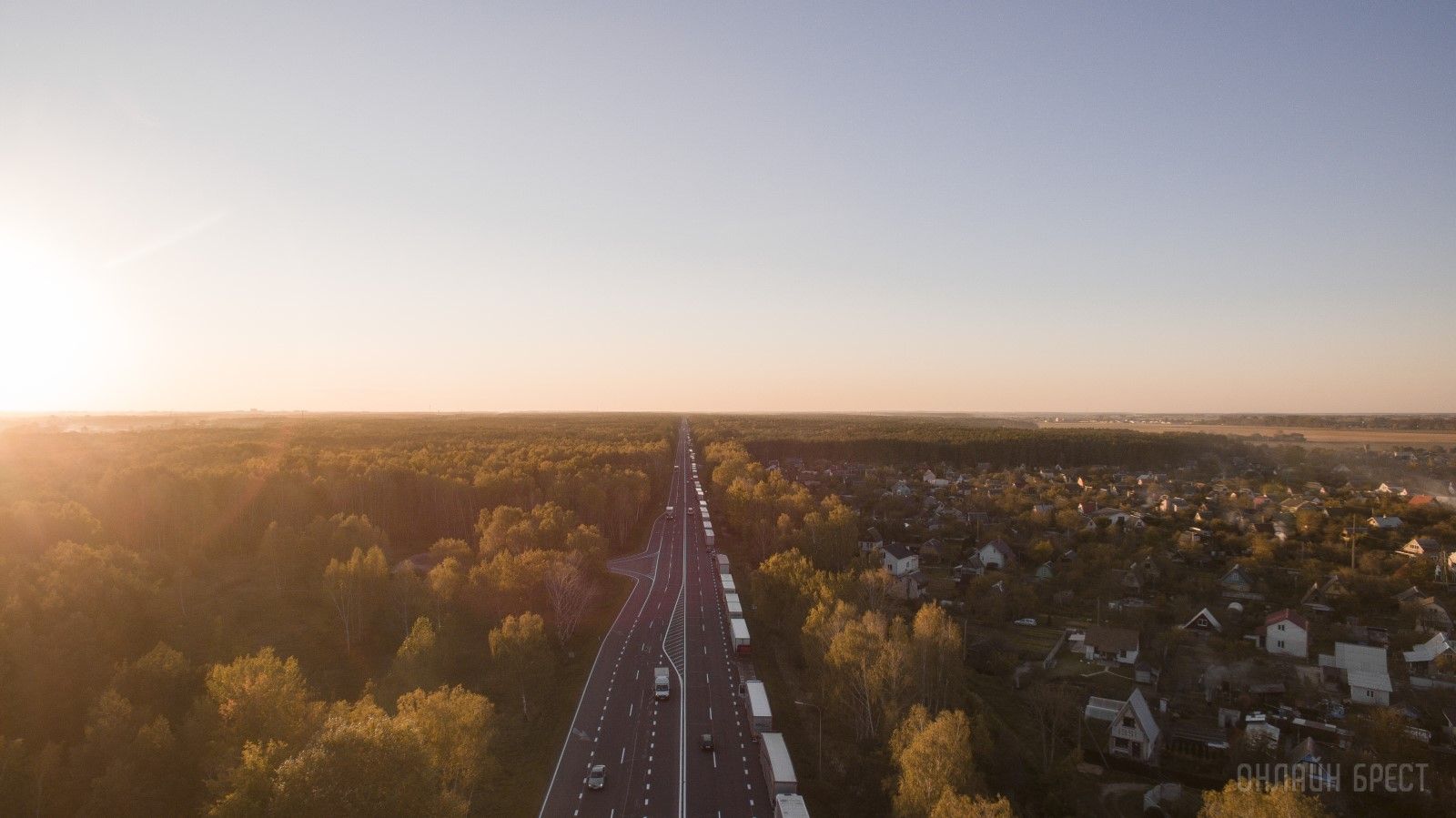 Читатель: Вот так выглядит очередь из фур под Брестом с большой высоты