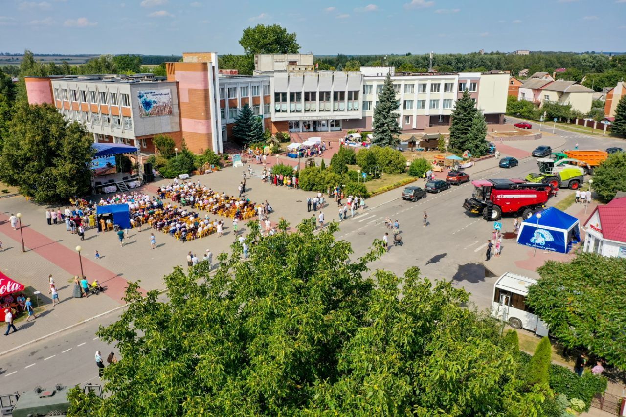Брестский район. В Остромечево проходит День деревни и «Дожинки 2023»