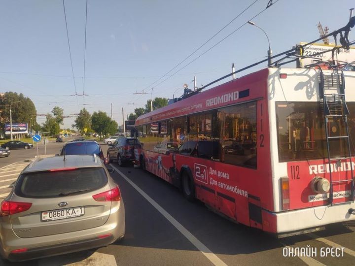 В Бресте произошло ДТП с участием троллейбуса