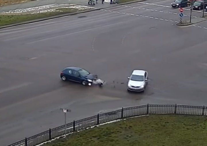 В Бресте на Сальникова столкнулись автомобили