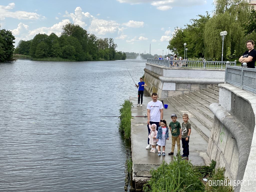 Прогулка по Набережной Бреста