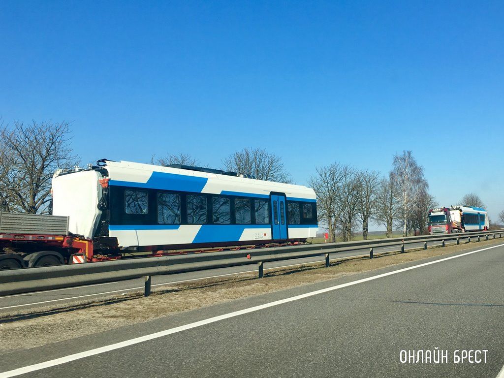 Читатель: Пару дней назад в сторону Бреста везли вагоны. Куда их потом направляют?