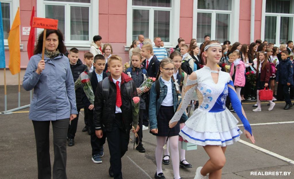 Фоторепортаж. Как прошел День знаний в Бресте в Гимназии №1
