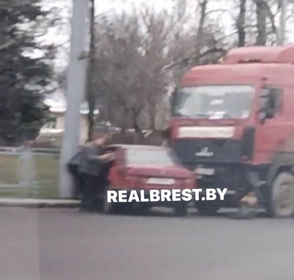 Сегодня в Бресте произошло несколько ДТП. Фото от очевидцев