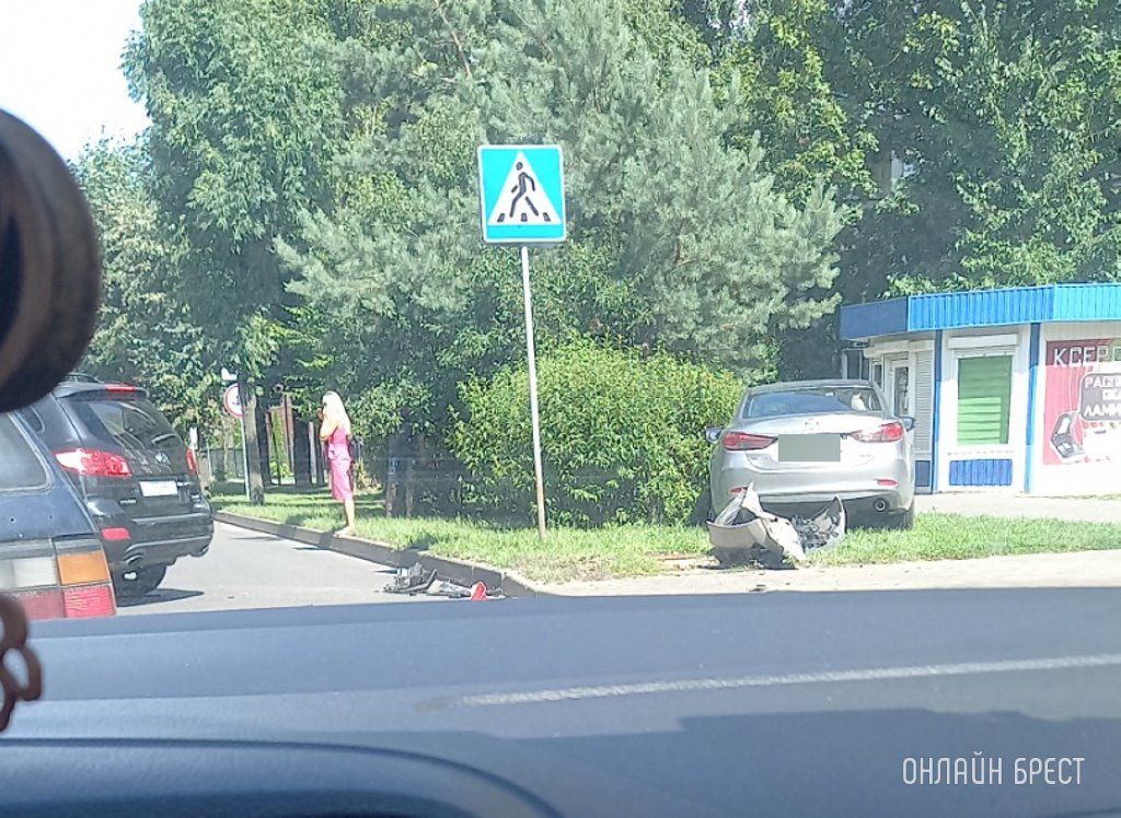 Читатель: В Бресте на перекрёстке улиц Пушкинская-Кирова столкнулись автомобили