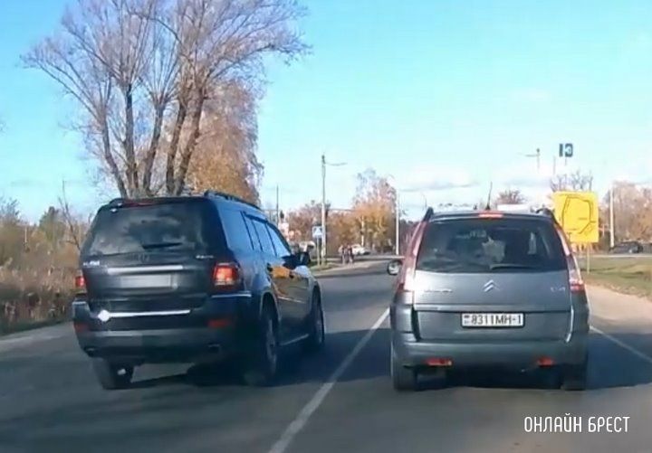 Читатель: ПДД? Не, не слышал. Видео снято в Бресте