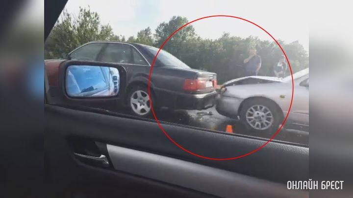 В Бресте на ул. 28 Июля столкнулись два автомобиля