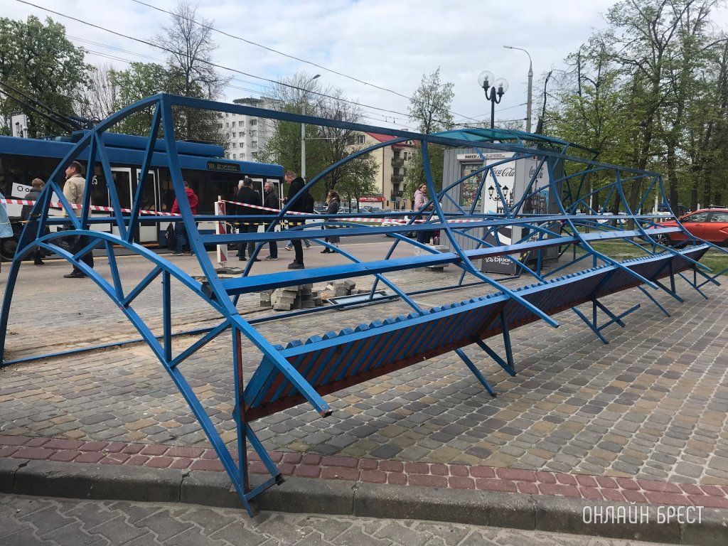 Читатель: Обновление остановки. Брест, проспект Машерова. Фото сделаны сегодня