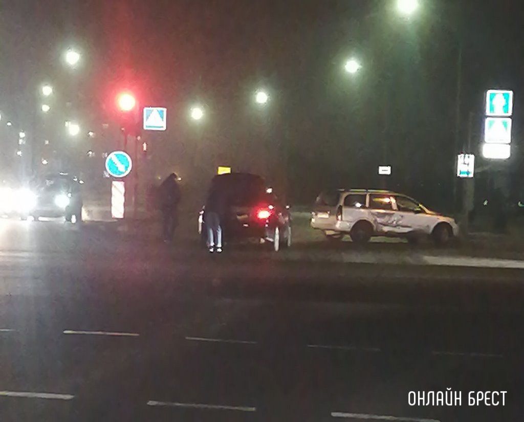 Сегодня в Бресте произошло несколько ДТП. Фото от очевидцев