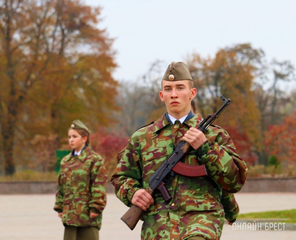 Читатель: Брестские школьники продолжают нести почётную Вахту в Брестской крепости