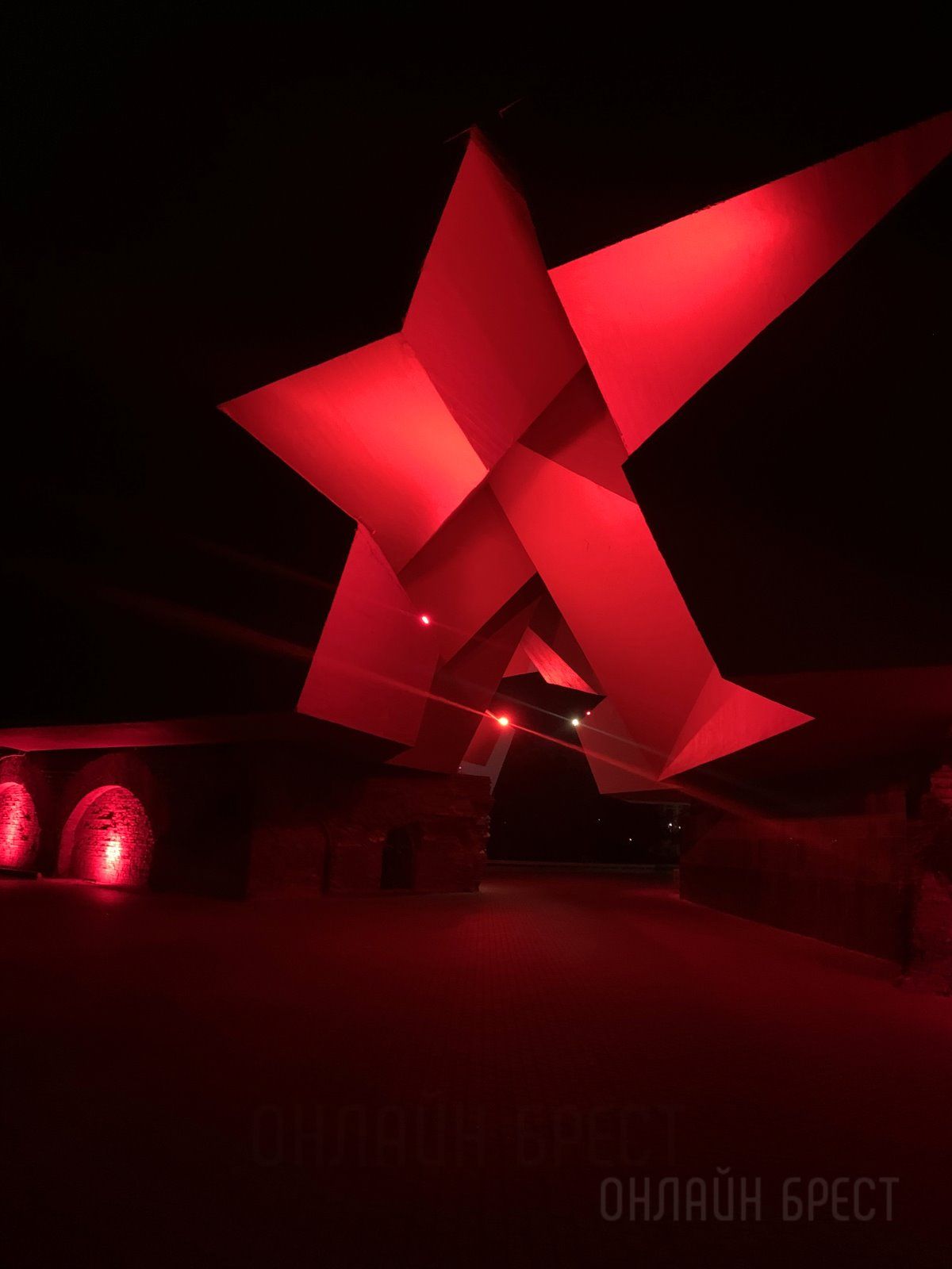 Главный вход в Брестскую крепость. Фото сделаны вчера