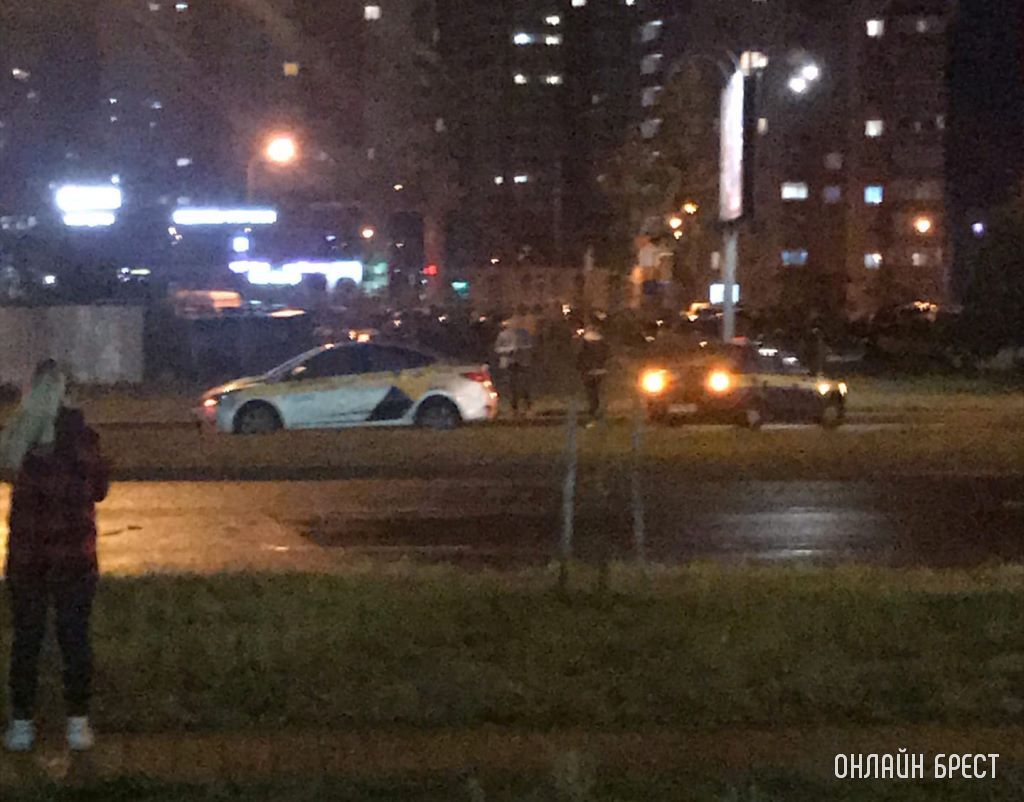 В Бресте возле Евроопта на Варшавском шоссе столкнулись два автомобиля такси