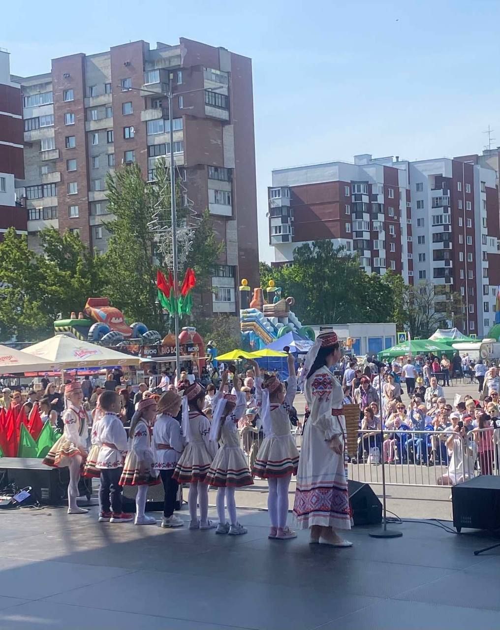 Небольшой фоторепортаж. Сегодня у торгового центра «Экватор» в Бресте