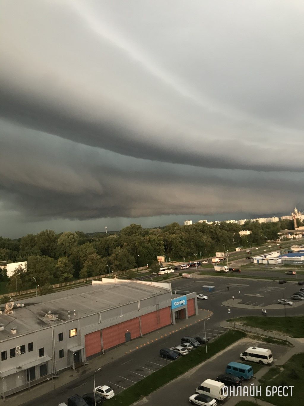 Вот так выглядело сегодня небо над Брестом