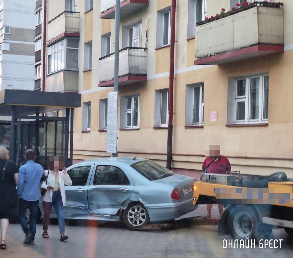 Очевидец: Брест, перекрёсток Пушкинской и бульвара. Подробности ДТП неизвестны