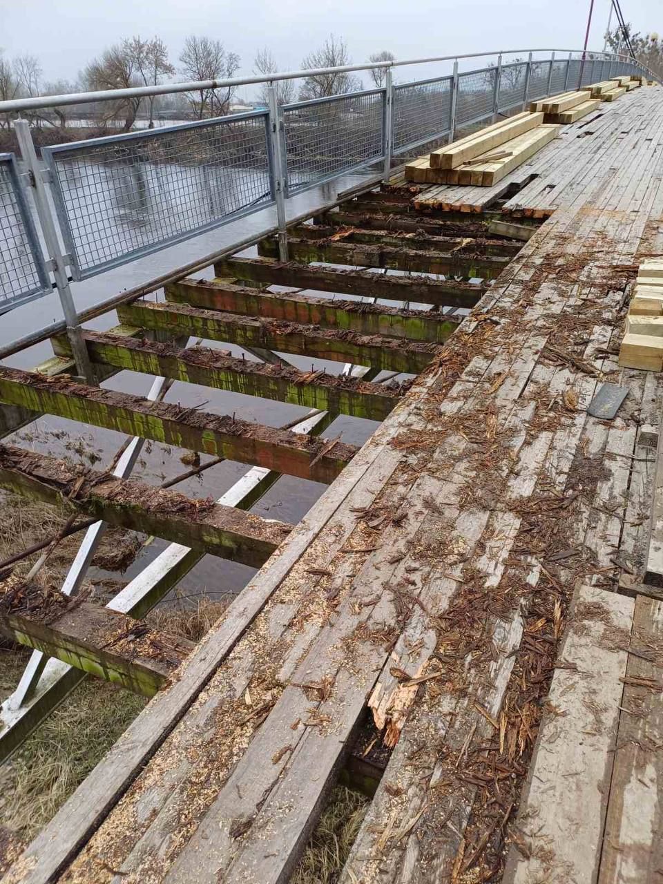 В Бресте ведется реконструкция подвесного моста на остров Пограничный