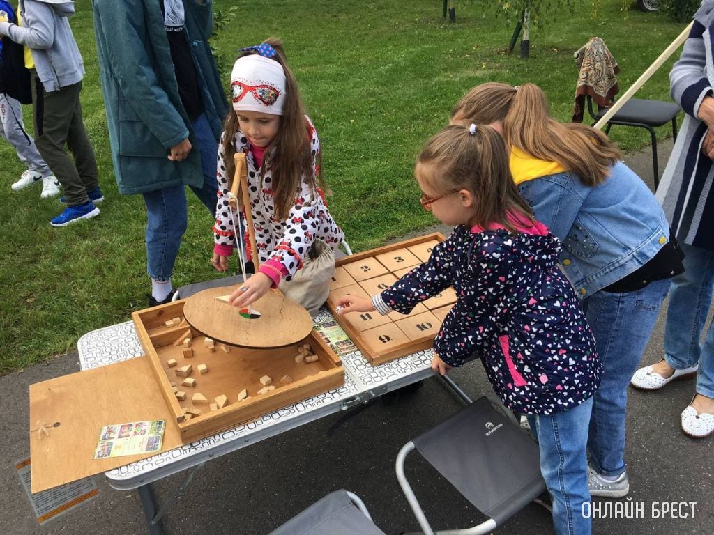 «Веселый звонок» проходит на Набережной Бреста
