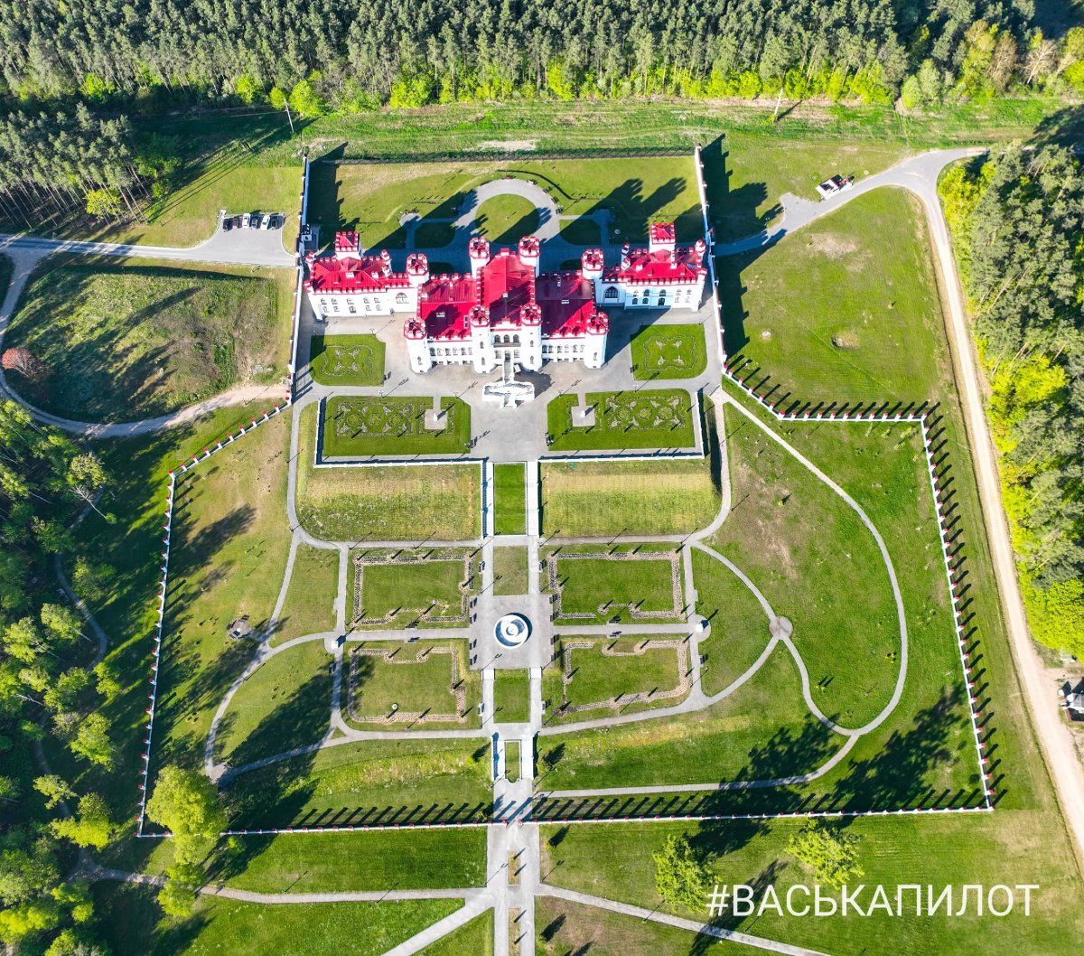 Дворец Пусловских после реконструкции и Дом-музей Тадеуша Костюшко