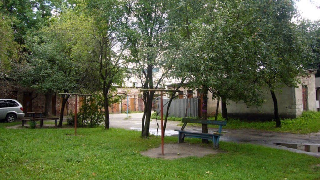 Брестчанин: Двор на улице 17 Сентября, 2013 год. Сейчас там парковка и новостройки. Есть у кого ещё фотографии этого двора?