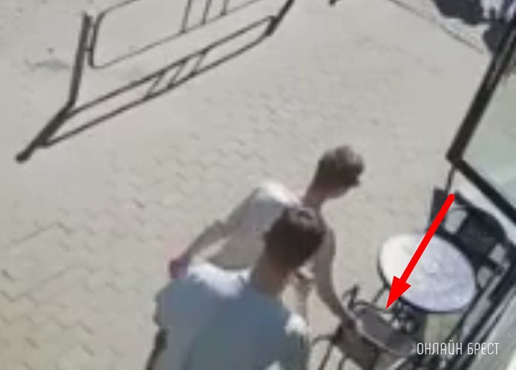 Читатель: Просим вернуть стул, который забрал парень. Брест, заведение Асотея (возле ЦУМа