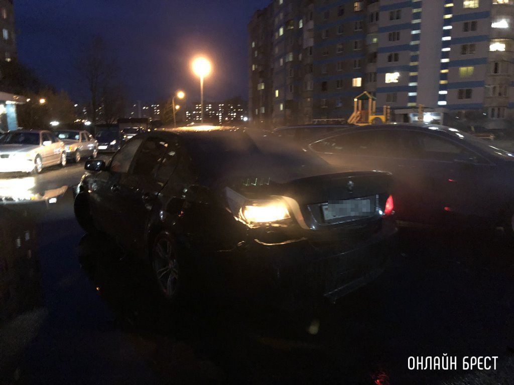 Очевидец: В Бресте водитель BMW «протаранил» несколько автомобилей