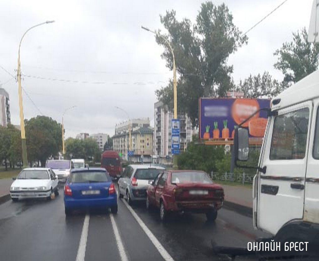 Сегодня в Бресте произошло несколько ДТП. Публикуем фото и видео с места происшествий
