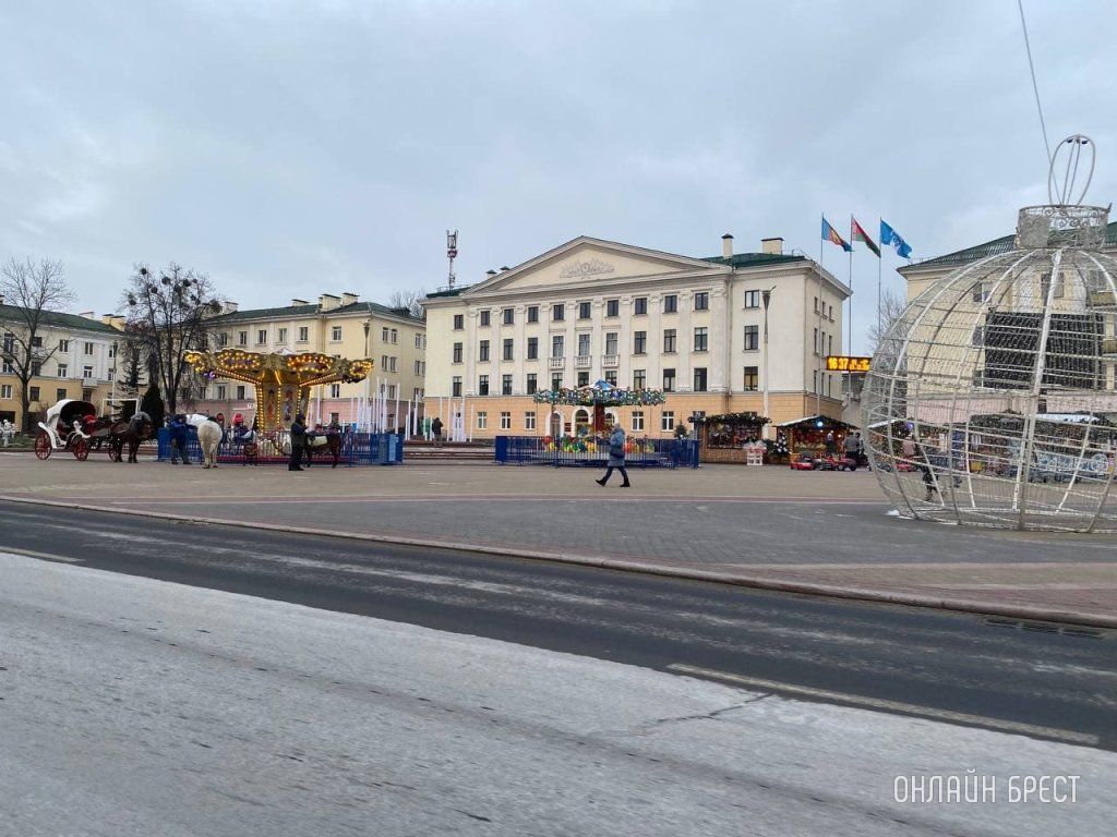 Читатель: Новогоднее настроение. Брест, пл. Ленина