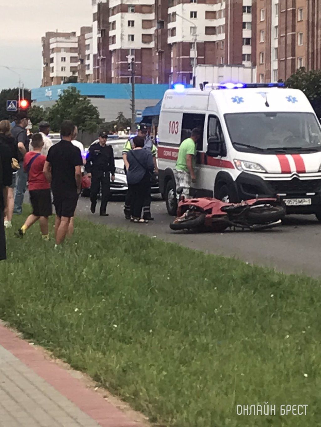 Очевидец: Сегодня в Пинске произошло ДТП с участием мотоциклиста