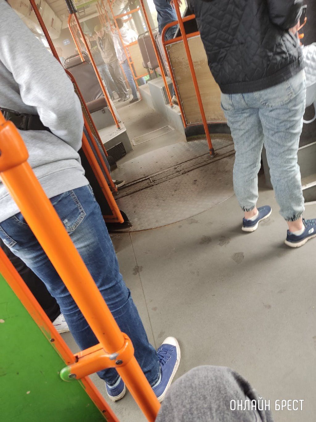 Читатель: лопнуло колесо в автобусе