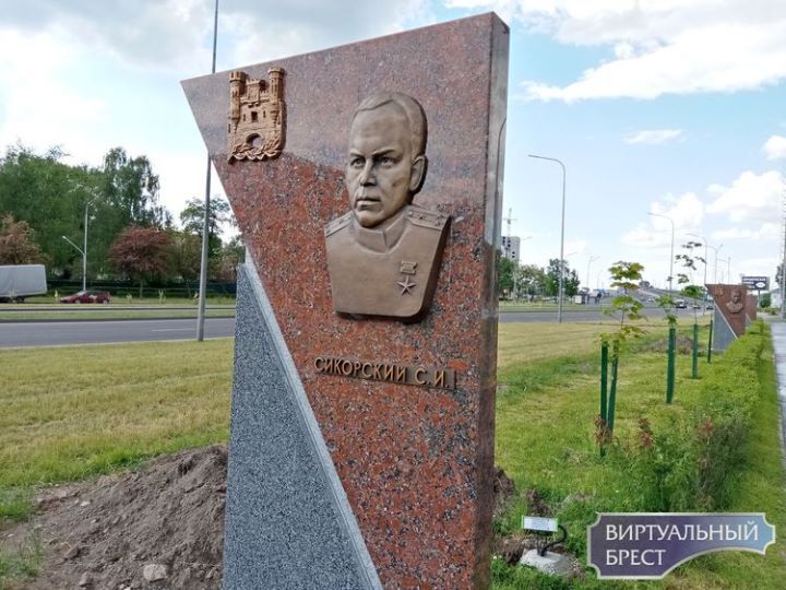 Показываем, как сейчас выглядит аллея «Их именами названы улицы Бреста»